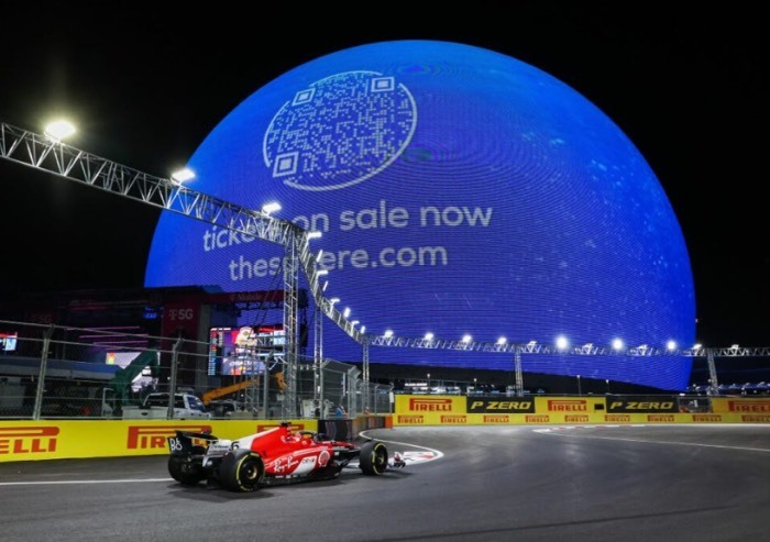 A Las Vegas la Ferrari di Leclerc parte dalla prima fila