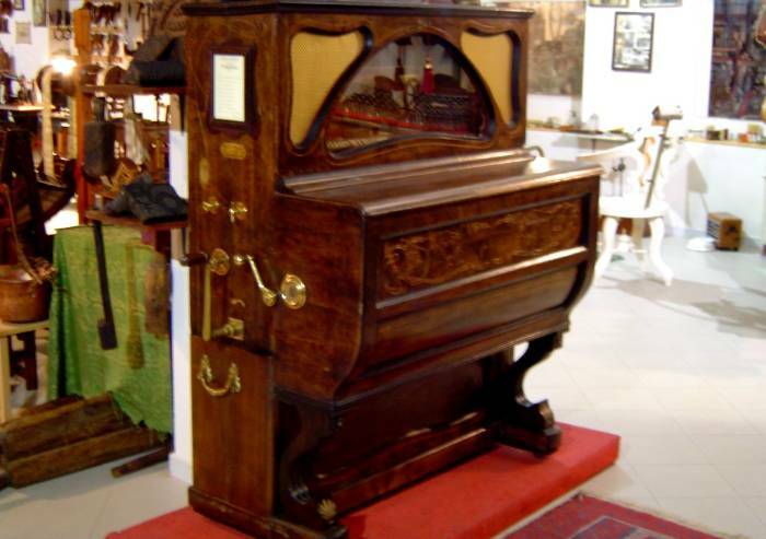 23 novembre 1890, entra in funzione il primo juke box