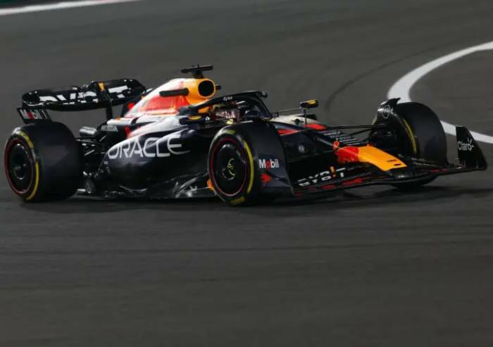 Formula 1, Verstappen in pole ad Abu Dhabi davanti a Leclerc