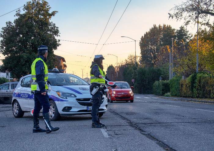 Polizia Locale Modena: in 5 giorni sanzionati 15 conducenti al telefono