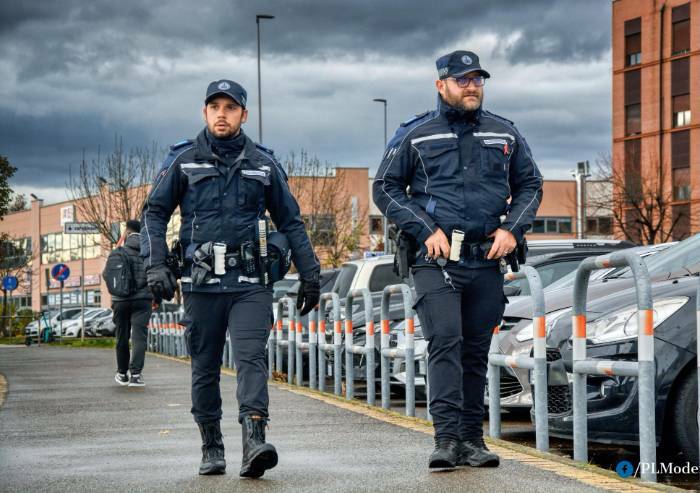 Modena, Comune sostituisce 45 pistole della polizia locale: costo 30mila euro