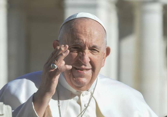 Benedizione coppie gay, ora il Papa cancellerà parti della Bibbia?