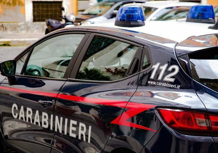 Picchiava la moglie anche col manico di scopa: allontanato da casa