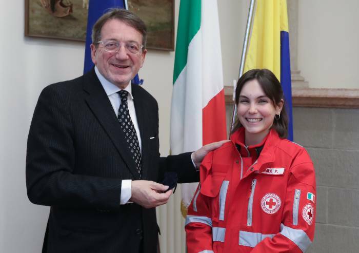 Cri Modena, sindaco saluta volontaria in partenza in soccorso migranti