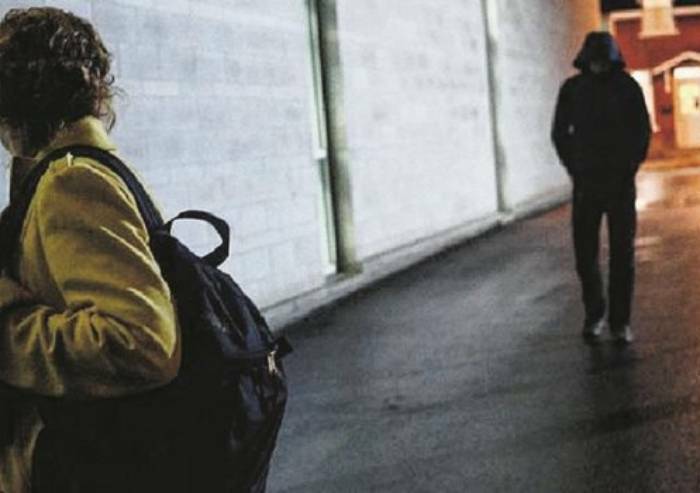 Perseguitava la ex e il nuovo compagno: divieto di avvicinamento e braccialetto elettronico