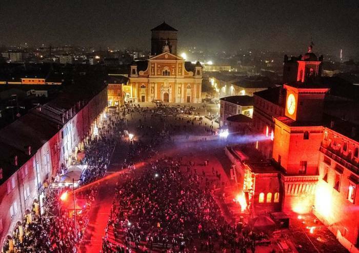Capodanno in provincia: i più giovani divisi tra eventi e DJ set di Carpi, Sestola e Mirandola