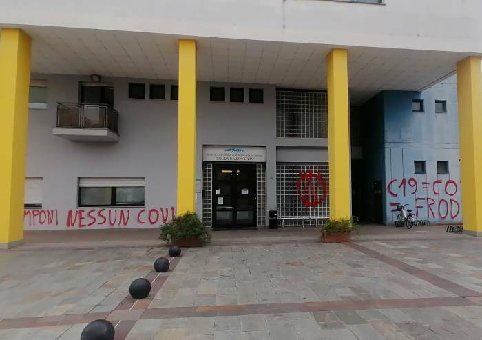 Modena: scritte contro tamponi e 'false pandemie', vandalizzata la sede del Centro Salute Mentale
