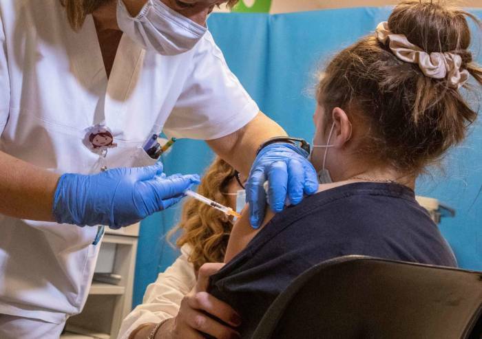 Vaccinazione anti-Covid,  tornano giornate ad accesso libero a Modena