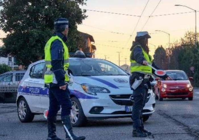 Modena, ubriaco contromano in tangenziale: schianto frontale