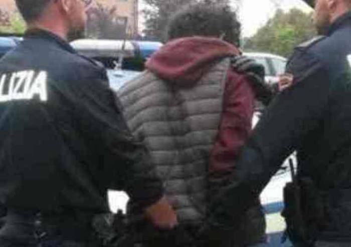 Straniero irregolare bloccato in piazzale Redecocca: espulso