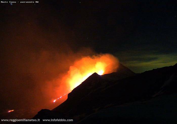 Incendio sul monte Cusna, bruciati 280.000 metri quadrati di prateria