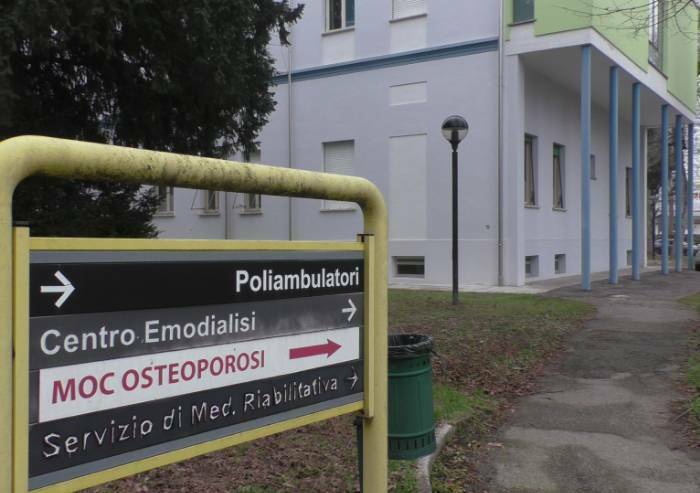 Ospedale Mirandola, i Comitati: 'Gravi carenze di personale al PS e ritardi nel progetto semintensiva'