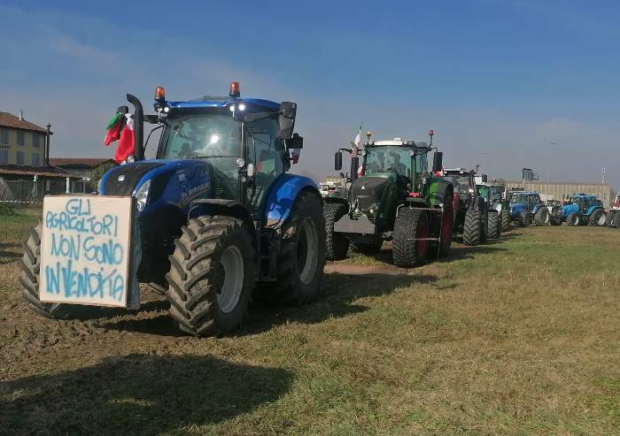 Protesta dei trattori sbarca a Modena, presidio con 350 mezzi