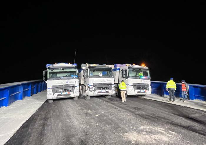 San Cesario, prove di carico sul ponte della tangenziale