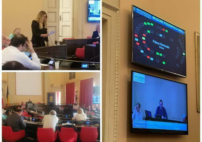 Stop all'invio di armi all'Ucraina: passa la mozione De Maio, PD diviso