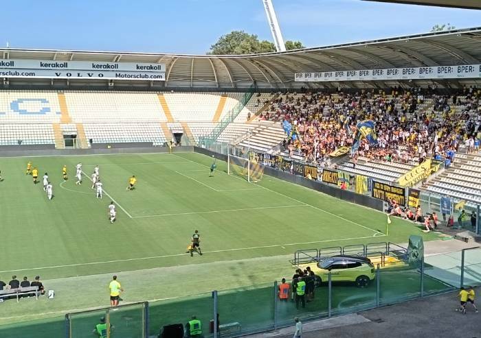 Modena beffato sul finale: 2-2 contro il Cagliari, il Braglia applaude
