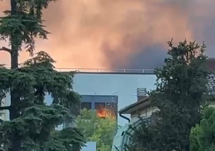 Modena, rogo alla Crm di via del Mercato