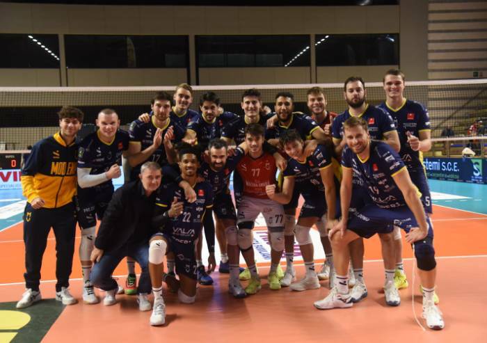 Volley: Modena vince al tie break la sfida a Taranto