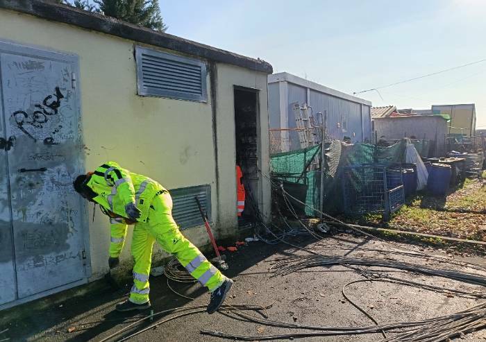 Incendio in area nomadi via Django: sei mesi fa 118.000 euro dal Comune