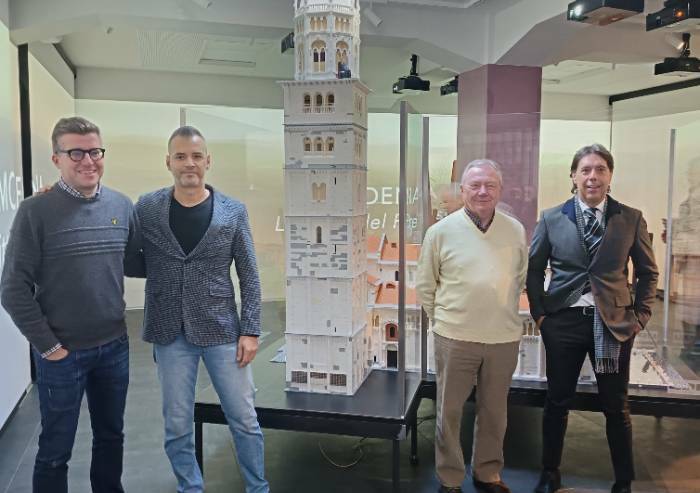 Modena, al Diurno la Ghirlandina in lego per la Casa di Fausta