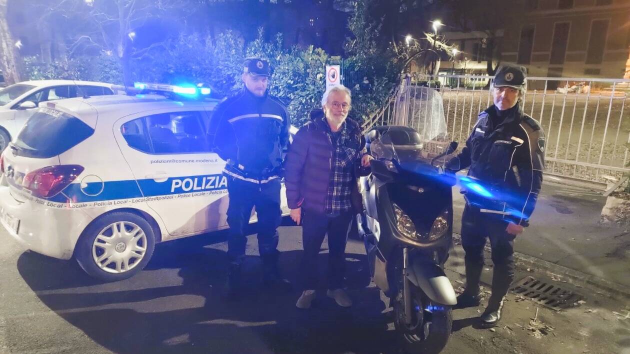 Modena, bivacchi all'ex Cra Ramazzini: trovato pure uno scooter rubato