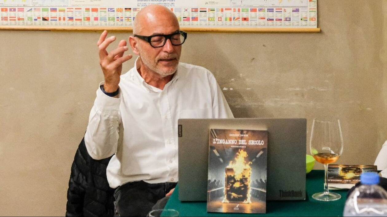 L'inganno del secolo: il romanzo di Giovanni Taurasi alla Feltrinelli