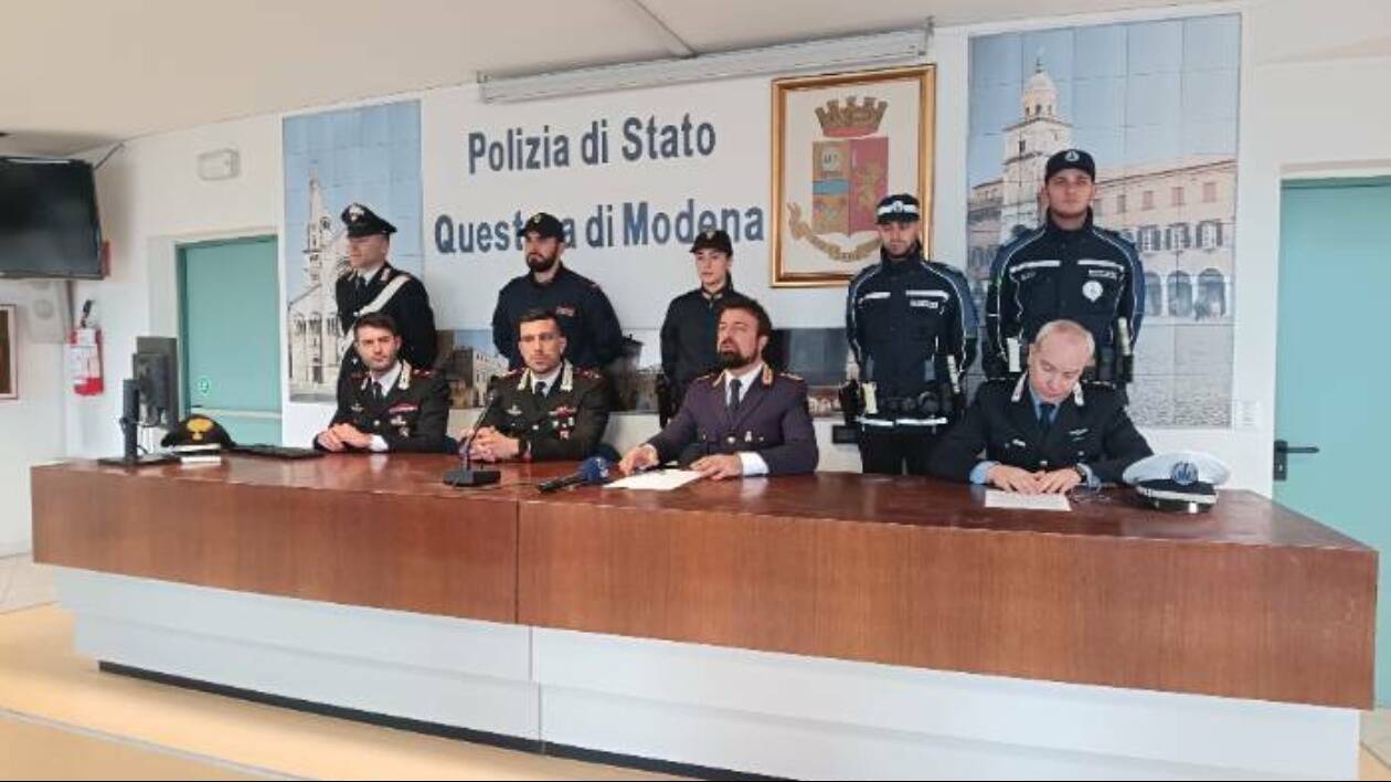 Baby gang, uno dei 5 arrestati mette a segno altra rapina: portato in comunità
