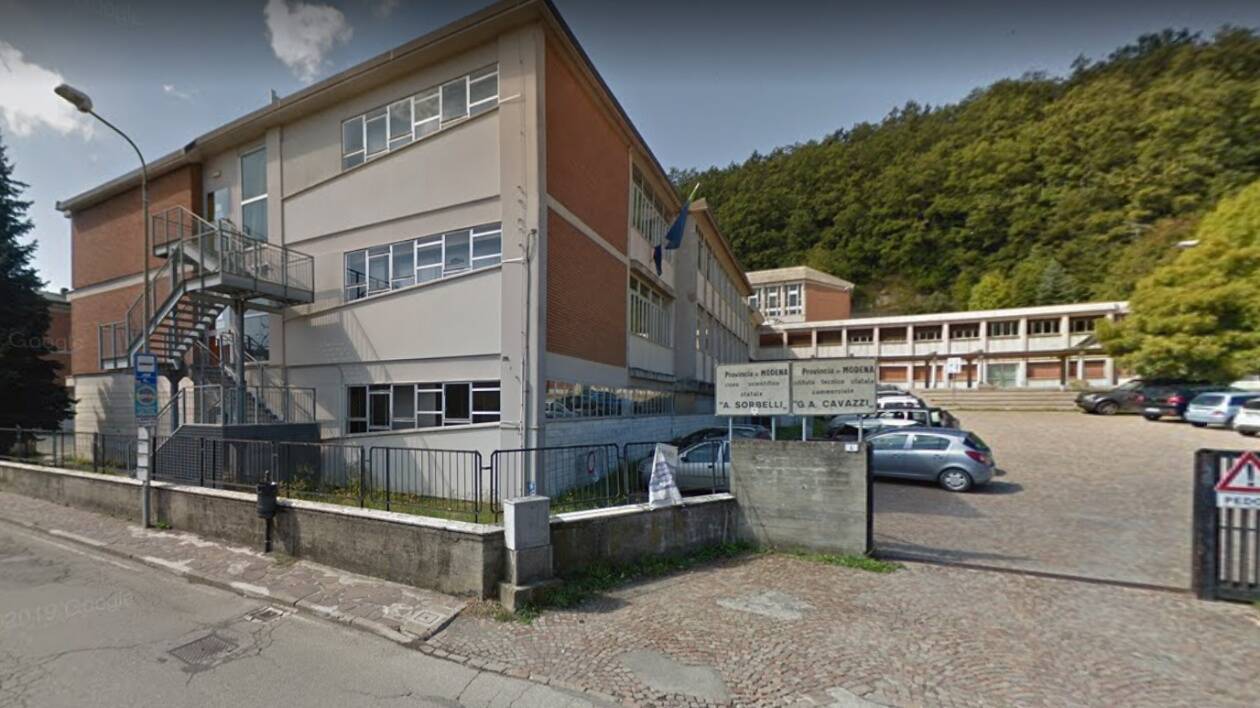 Pavullo, bagni e uscite di sicurezza inaccessibili e niente gite: sciopero alle Cavazzi