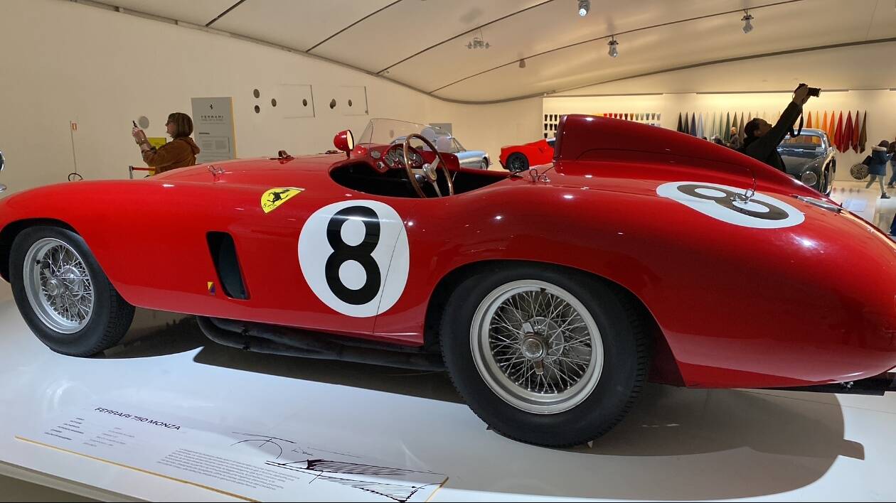 Ferrari, compensi per 7,983 mln al ceo Vigna, 2,607 per Elkann