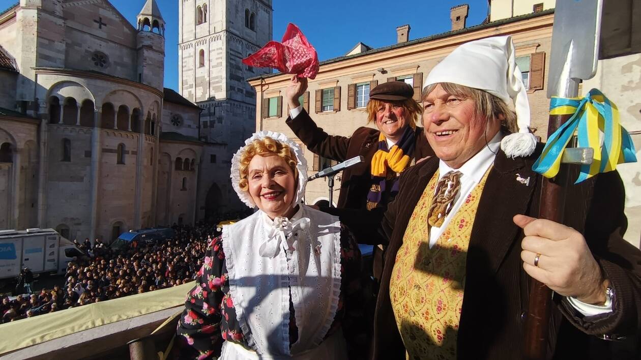 Sgorghiguelo contro Mezzetti romano: 'Moglie, sindaco e buoi dei paesi tuoi'