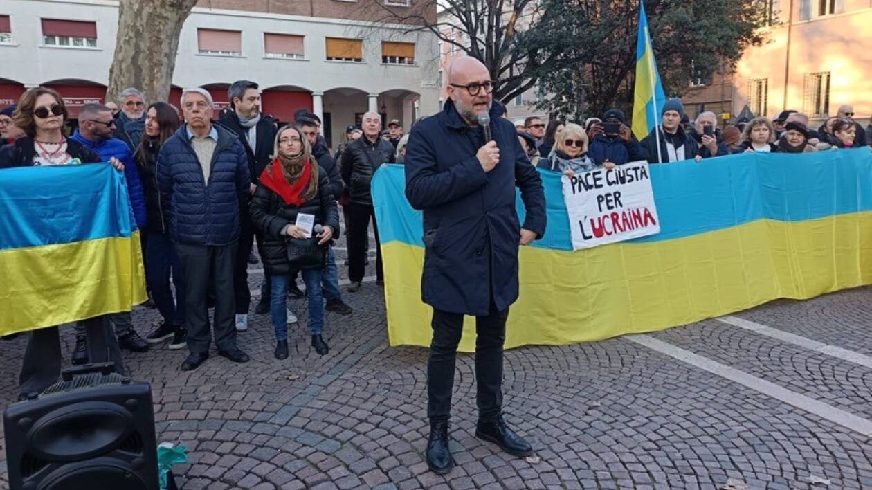 Da Mezzetti a Giovanardi: a Modena piazza bipartisan pro Ucraina