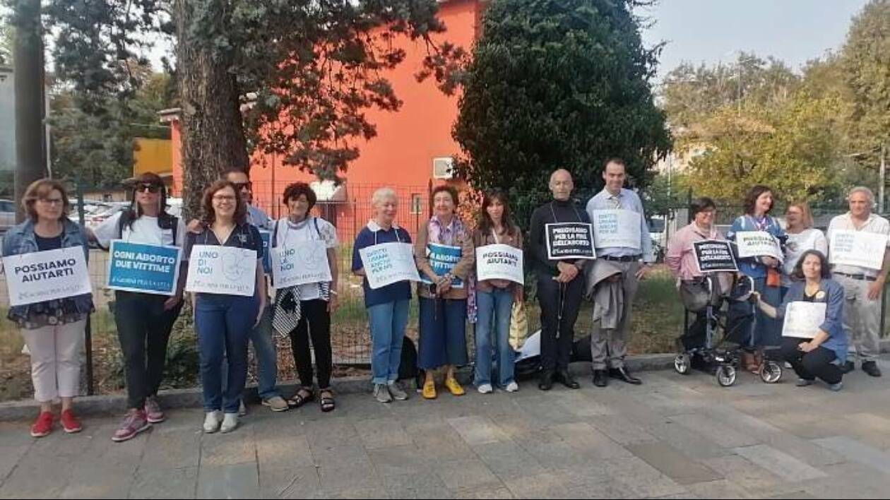 Pro life davanti al Policlinico: 'Caro Mezzetti nelle preghiere non vi è giudizio'