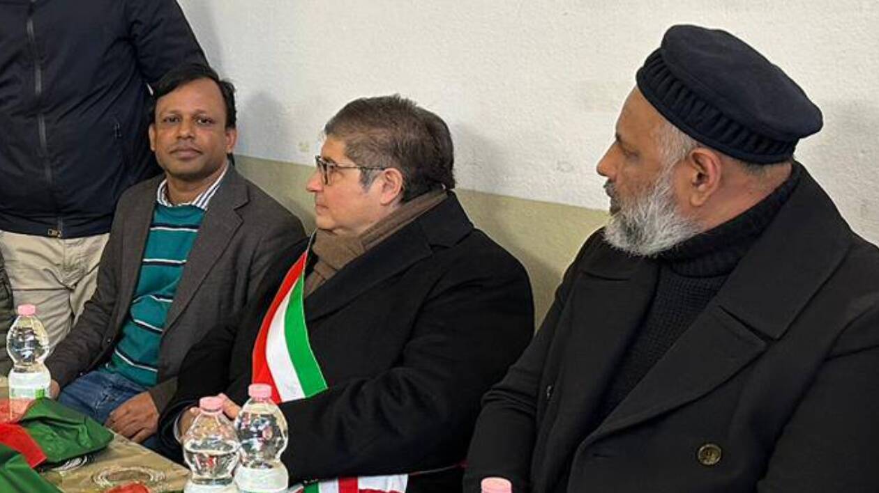 Modena, vicesindaco insegna ai bengalesi come fare una moschea senza essere moschea