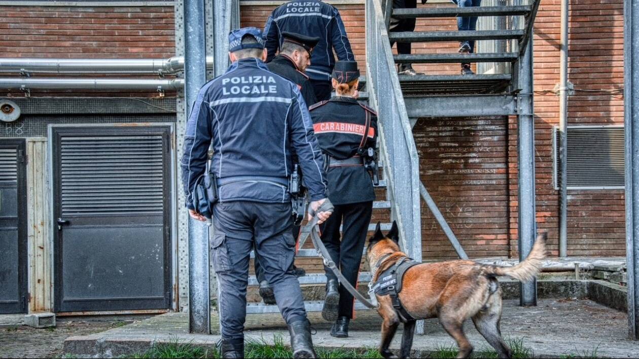 Spaccio nei pressi delle scuole: blitz della polizia a Modena