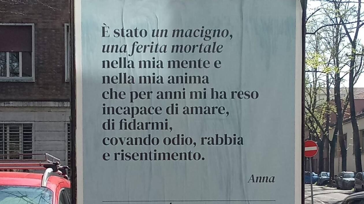 Modena, compaiono cartelli con testimonianze anti-aborto: 'Toglieteli'