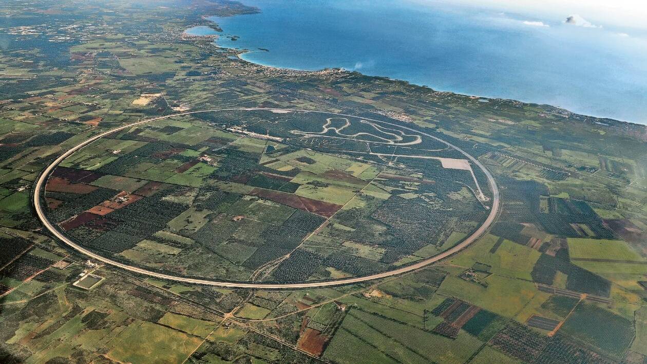Ferrari si ribalta durante collaudo, ferito pilota modenese 39enne