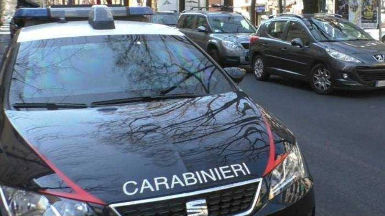 Firma dai Carabinieri, poi rapina un supermercato