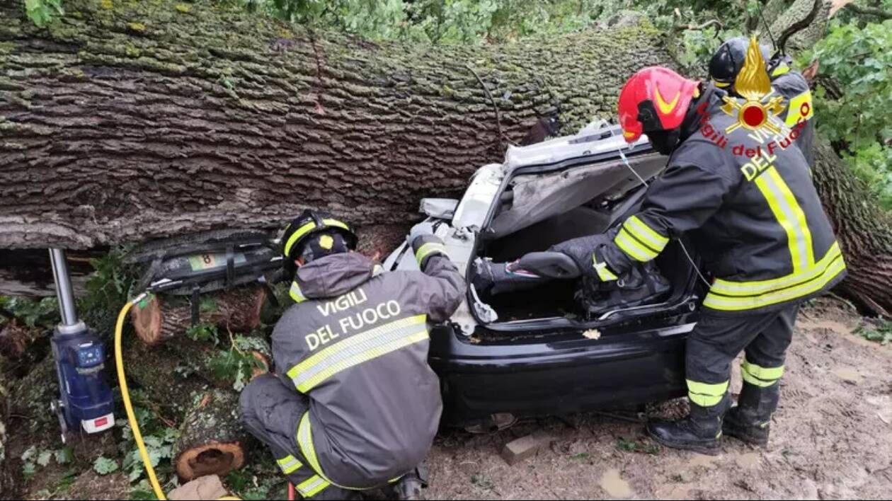 Violento temporale si abbatte sulla Romagna, danni da Cesenatico a Riccione