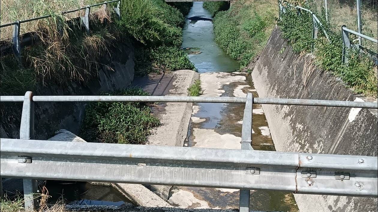 Nello scarico fognario a cielo aperto in via Divisione Acqui ora anche le acque della festa PD