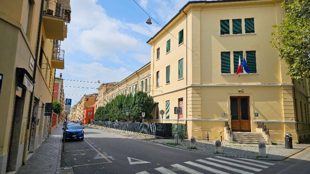 Modena, nuova rissa in via Ganaceto: ubriachi lanciano bottiglie di vetro