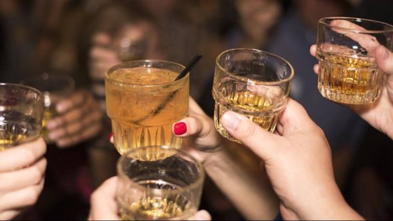 Il 35% dei 15enni si è già ubriacato: allarme alcol tra i minorenni a Modena e in regione