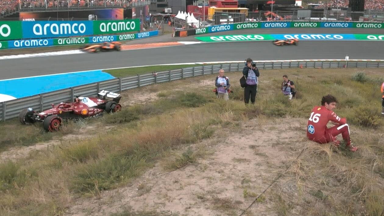 Formula 1, disastro Ferrari: fuori entrambe. Vince Piastri su Verstappen