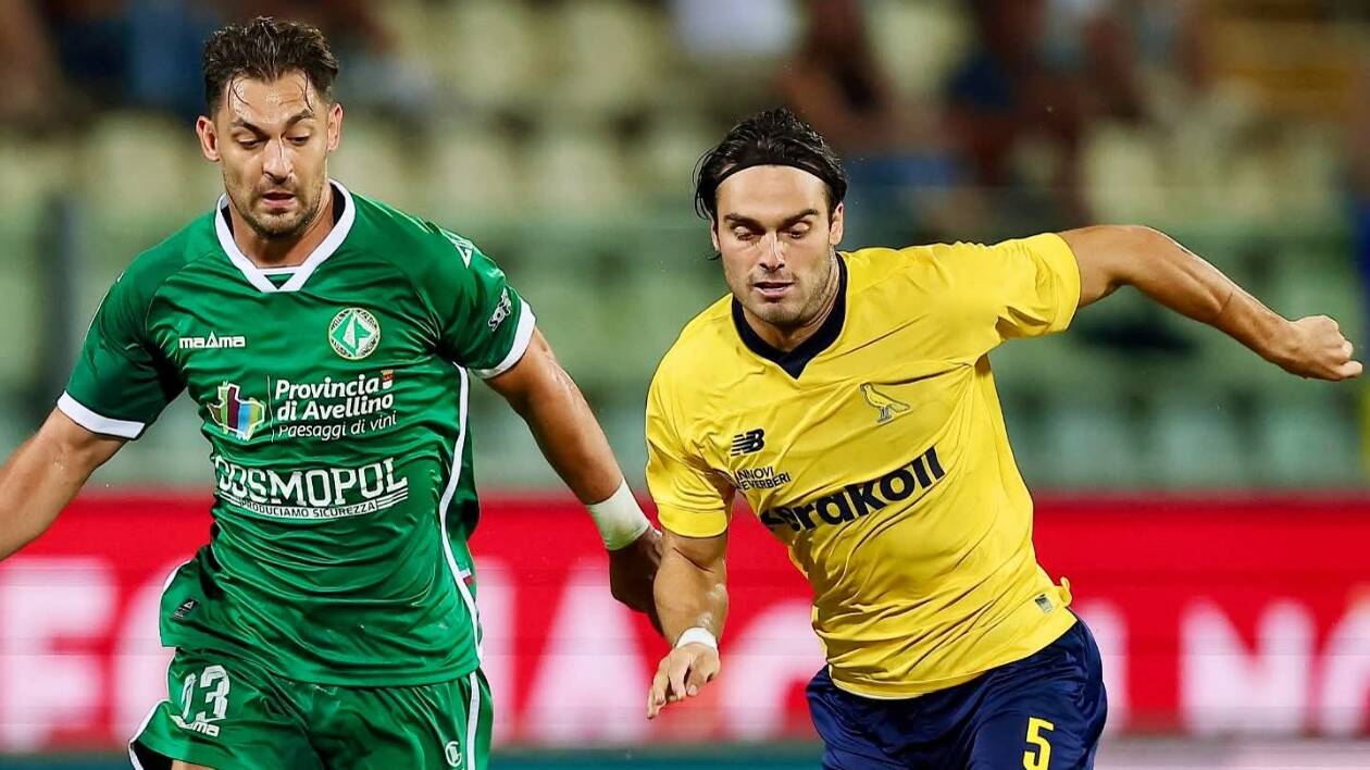 Il Modena beffato da due pali: 1-1 contro l'Avellino