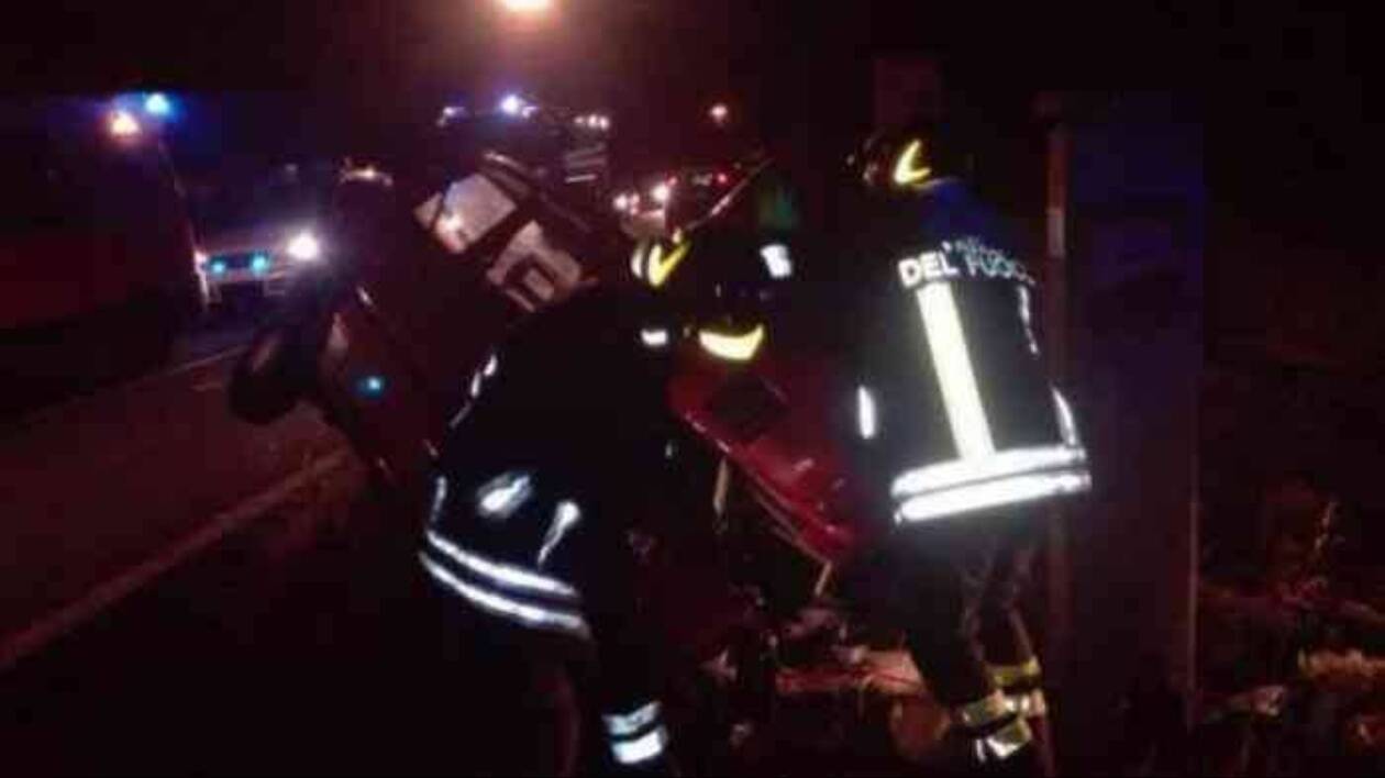 Schianto con lo scooter: due feriti, uno grave