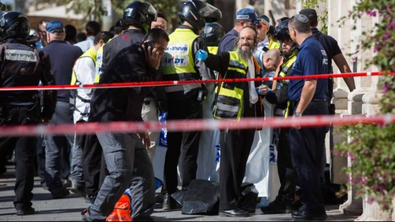 Attentato a Gerusalemme: almeno 6 morti, molti feriti: uccisi due terroristi palestinesi
