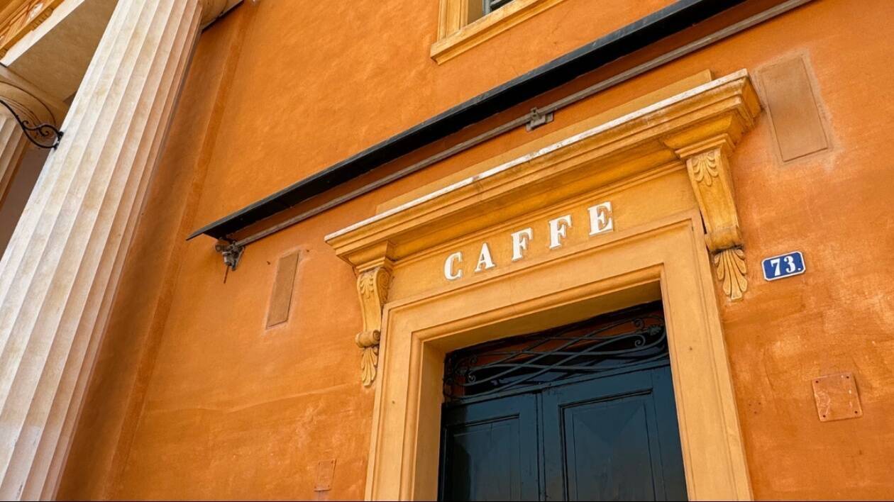 Gestione Caffè del Teatro di Carpi, nuovo bando: il Comune dimezza il canone