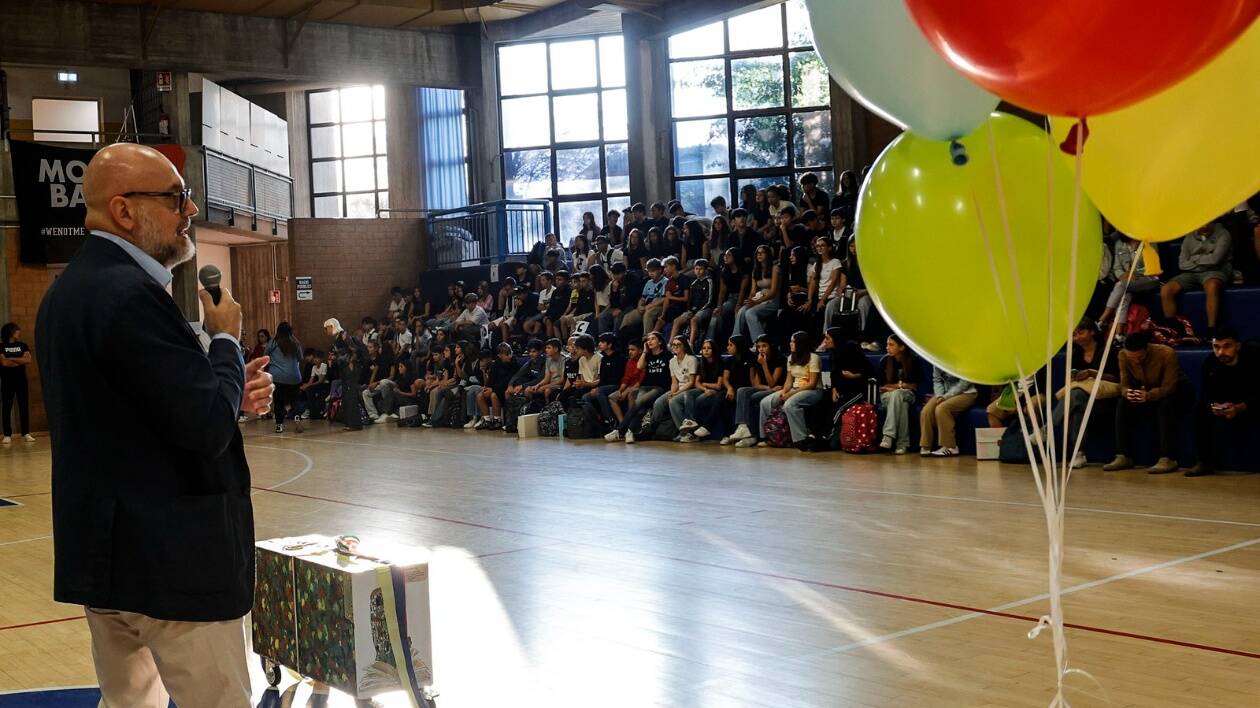 Modena, prima campanella per 28mila ragazzi: il saluto di sindaco e assessore