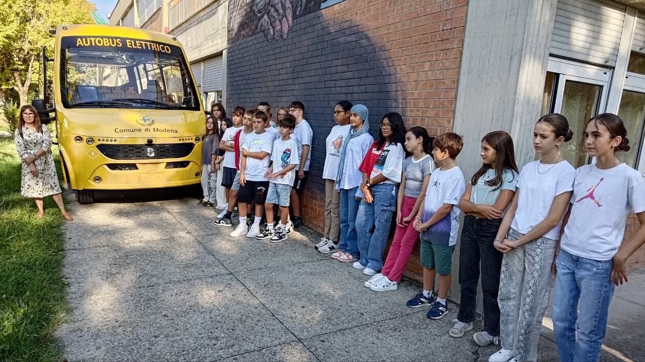 Modena: il Ministero finanzia tre nuovi scuolabus elettrici