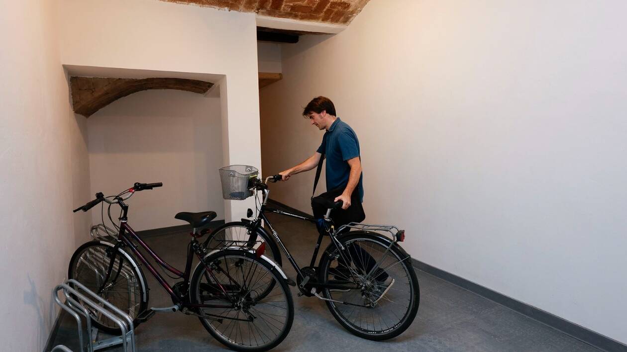 Modena, pronto il deposito protetto di bici in centro storico