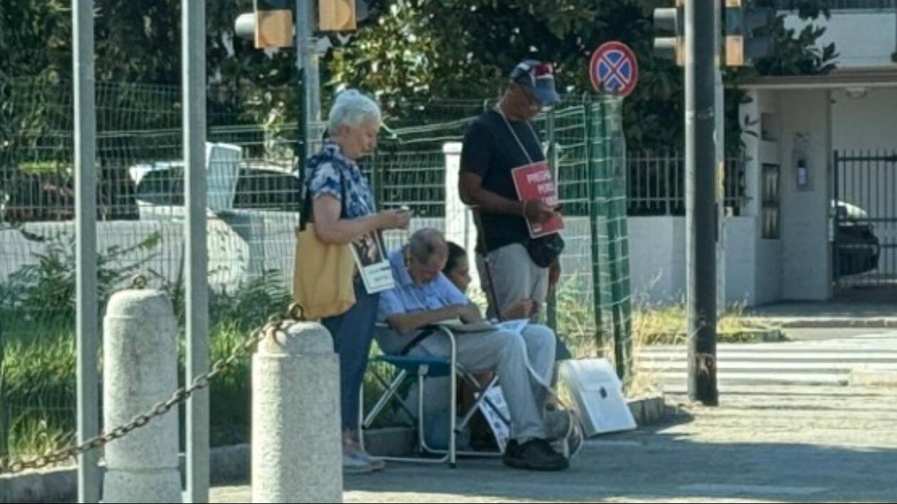 Modena, preghiere contro l'aborto: ecco qua i facinorosi che 'intimidiscono' le donne